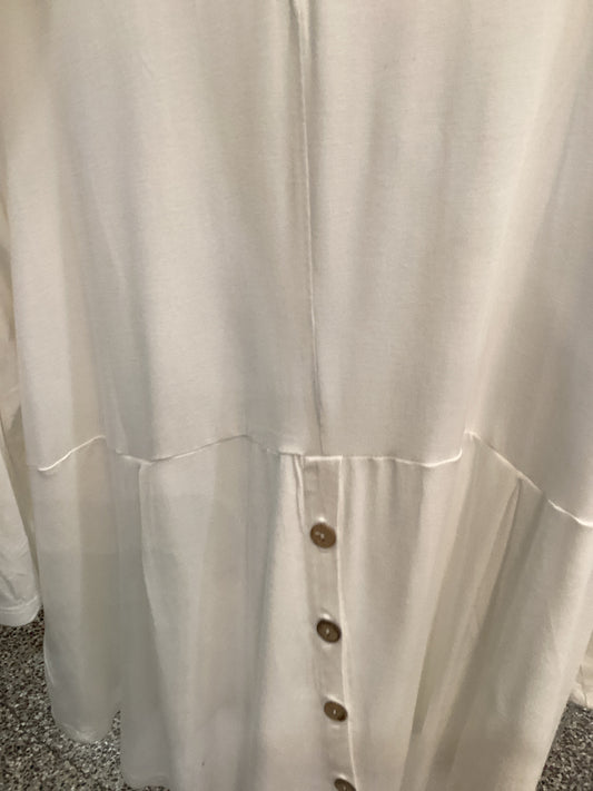 Papillon Bamboo stretch high low top with buttons on back white