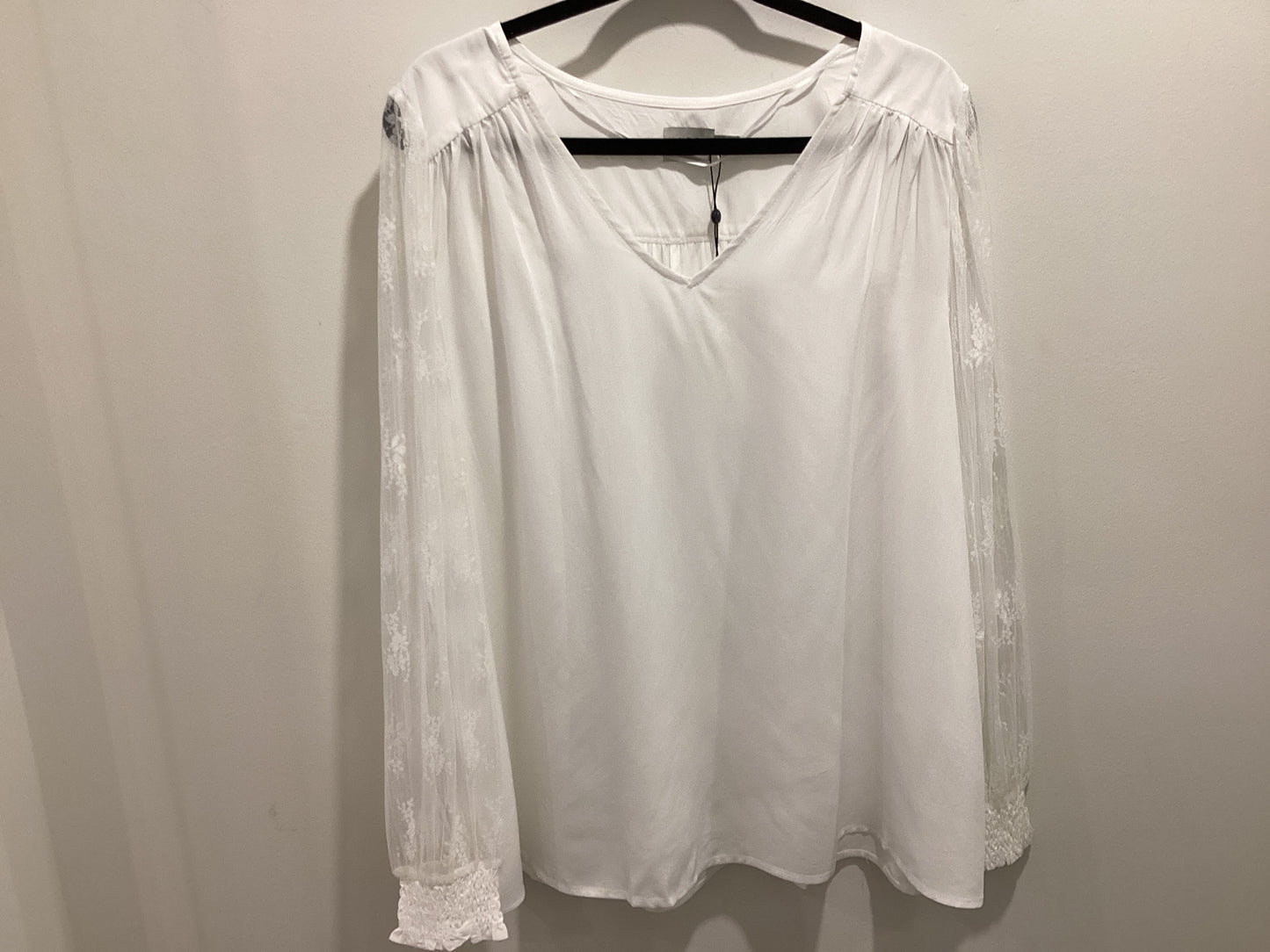 KC Freya Blouse chalk lace sleeve