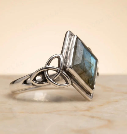 EB Ring Trinity Diamond