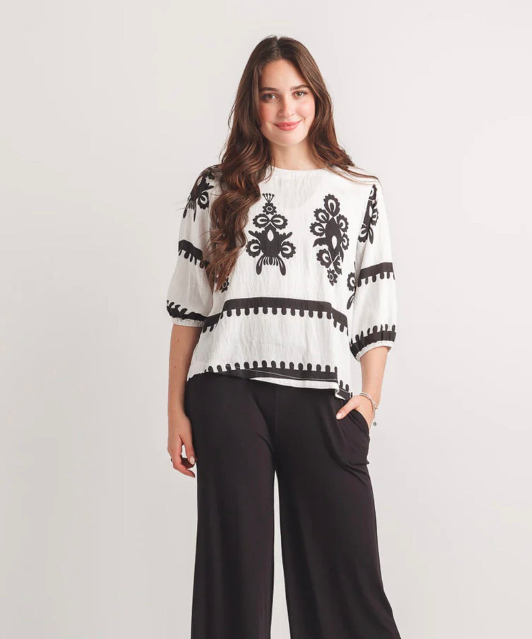 Papillon Beige/White Scoop Top